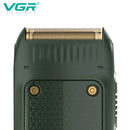 O VGR V-353 é um barbeador profissional compacto e versátil, ideal para homens que buscam praticidade sem abrir mão da qualidade. Com design portátil e recarregável